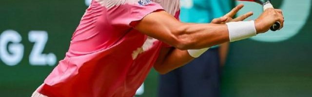 官方网站-张奔斗：张之臻上演神奇2比5，再入巡回赛4强！