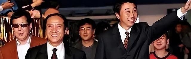 官方网站-万万没想到，折腾半生倾家荡产的牛群，被美国毕业的儿子这样对待